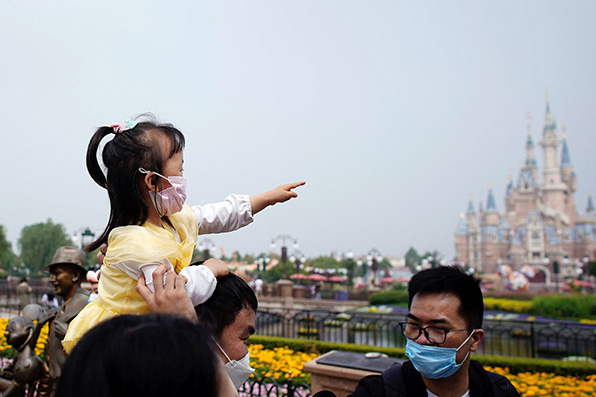 Tras un cierre por rebrote de Covid-19 enChina, Disneyland Shanghái reabrió sus puertas este 30 de junio. |REUTERS