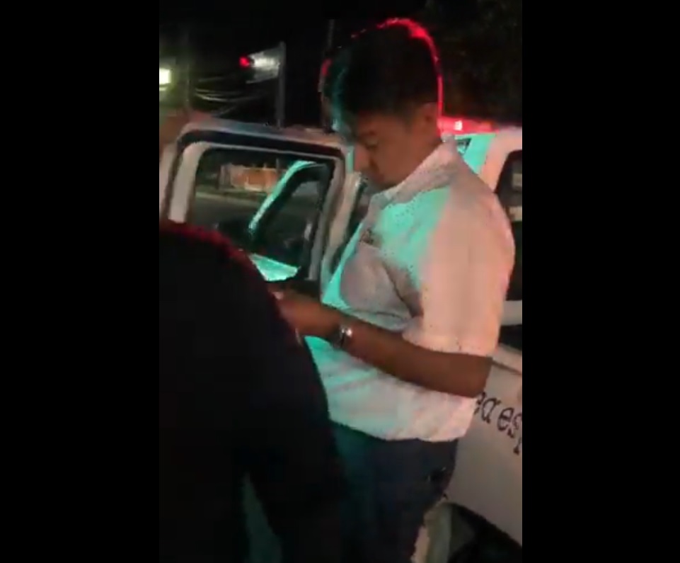 Elementos de la Policía Municipal llegaron al lugar. (Óscar Rodríguez)