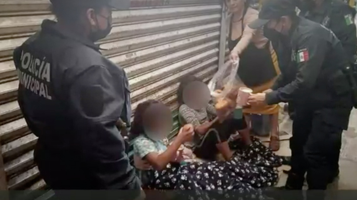 En Oaxaca, policías rescatan a tres menores abandonadas