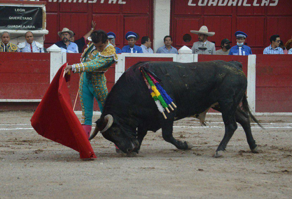 Joselito Adame corta 4 orejas en su mano a mano con Alejandro Talavante (Liberto Ureña)