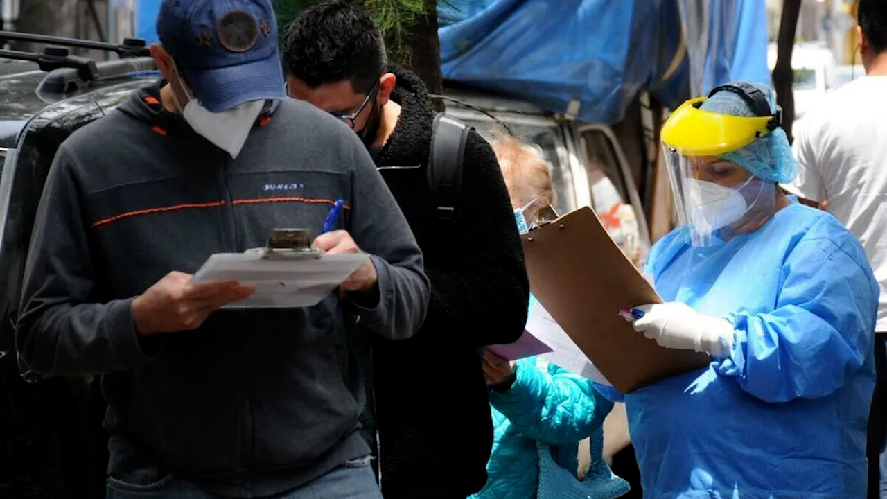 De mucosa, sangre y saliva, repuntan pruebas falsas para detección de covid-19 en CdMx