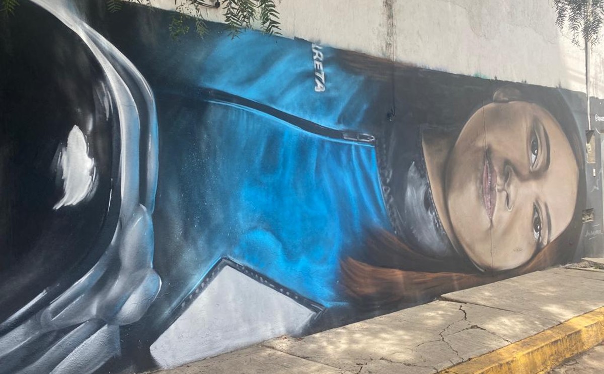 "Durante cinco días realizó el mural de la joven mexicana, Katya Echazarreta" | Daniela Leucona.
