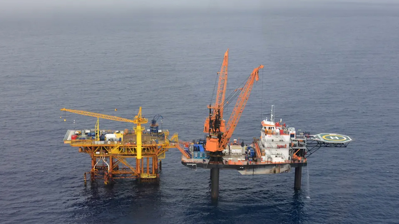 ‘Piratas’ sí abordaron una plataforma y un buque de Pemex, reconoce Semar