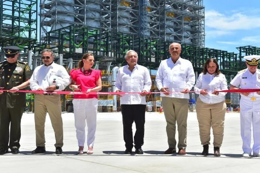 AMLO inaugura refinería de Dos Bocas; "es un sueño hecho realidad"