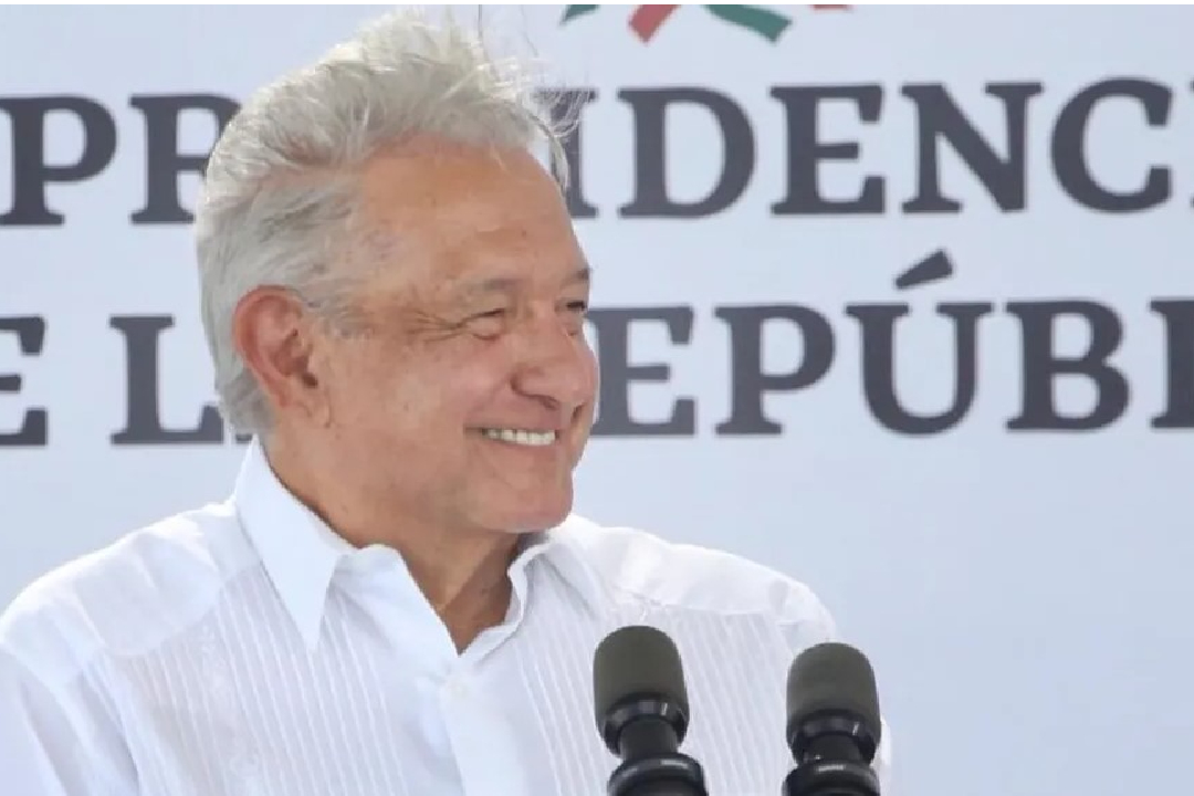 Dejar de vender petróleo crudo y producir combustibles: AMLO