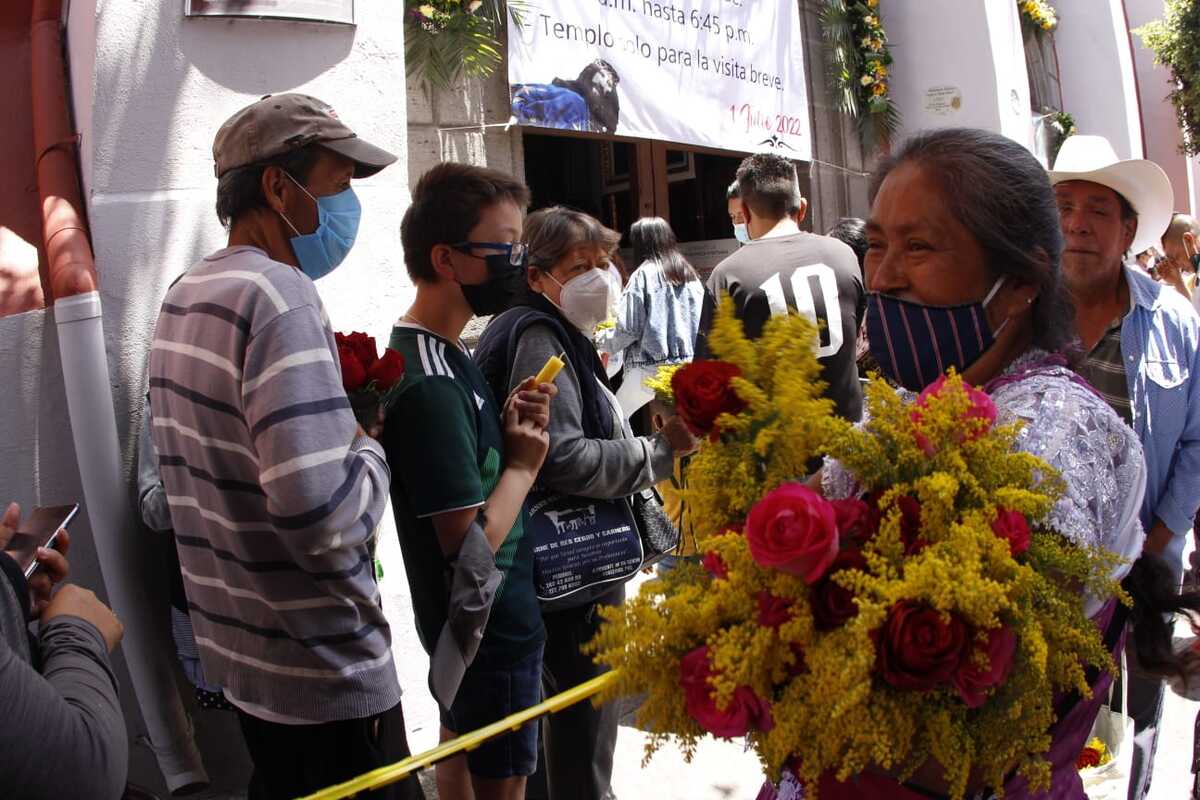 Fieles celebran al Señor de las Maravillas en Puebla