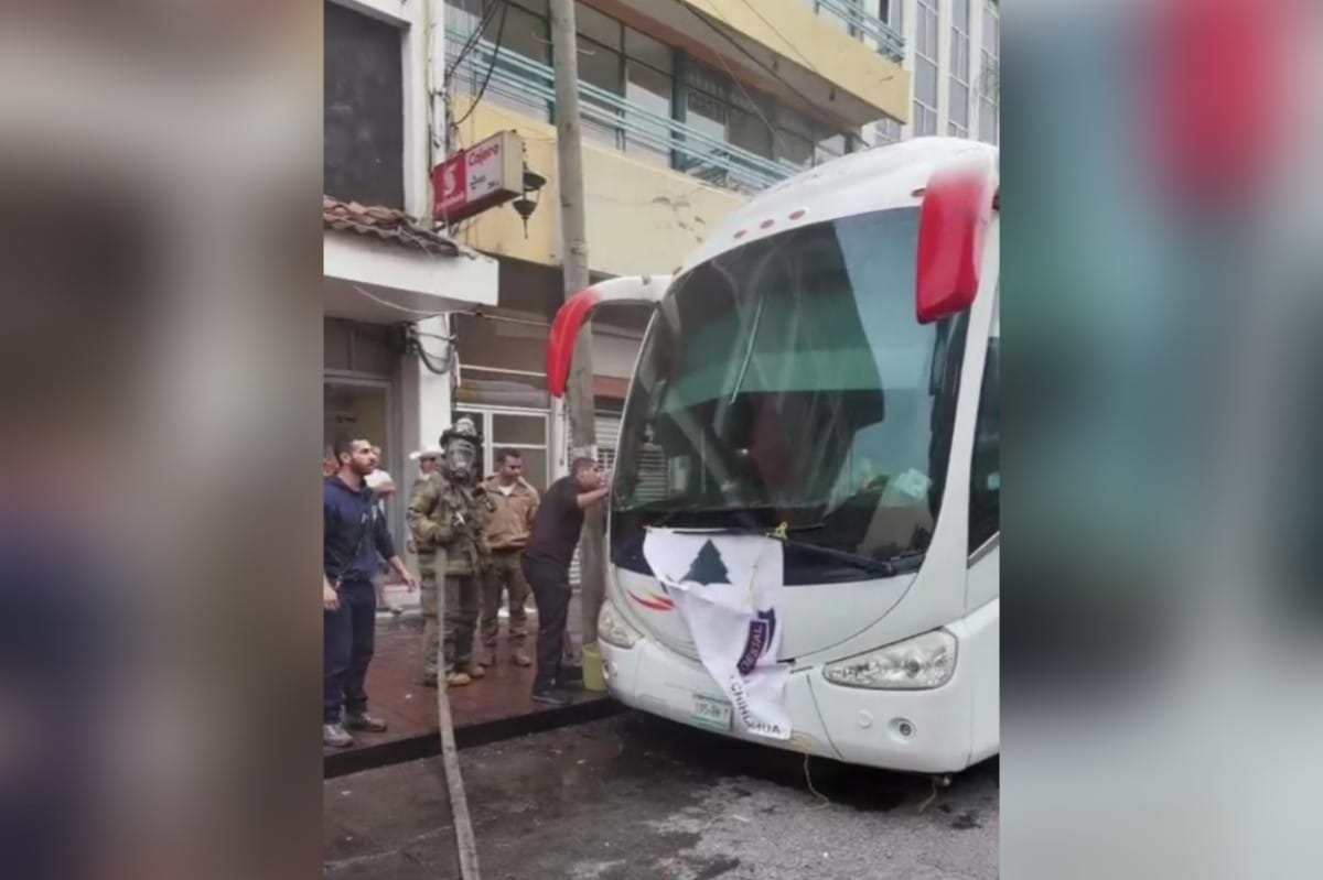 Queman siete vehículos y cierran carreteras grupos indígenas en Michoacán | Especial