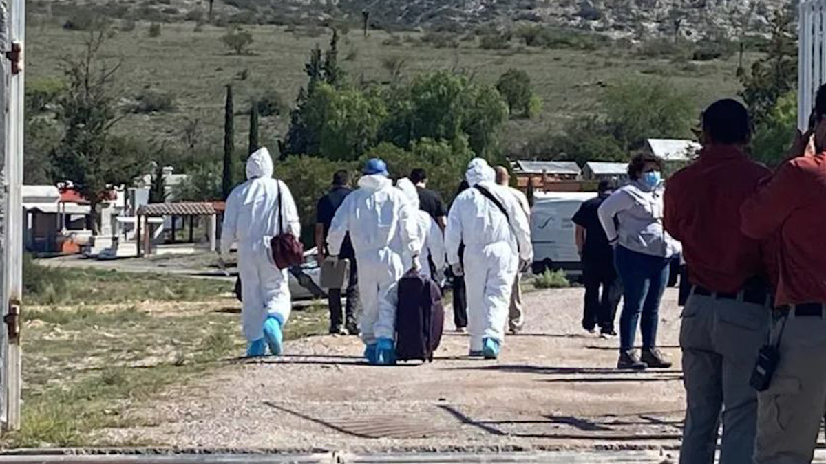 Trasladan cuerpo de Debanhi Escobar al Semefo tras exhumación