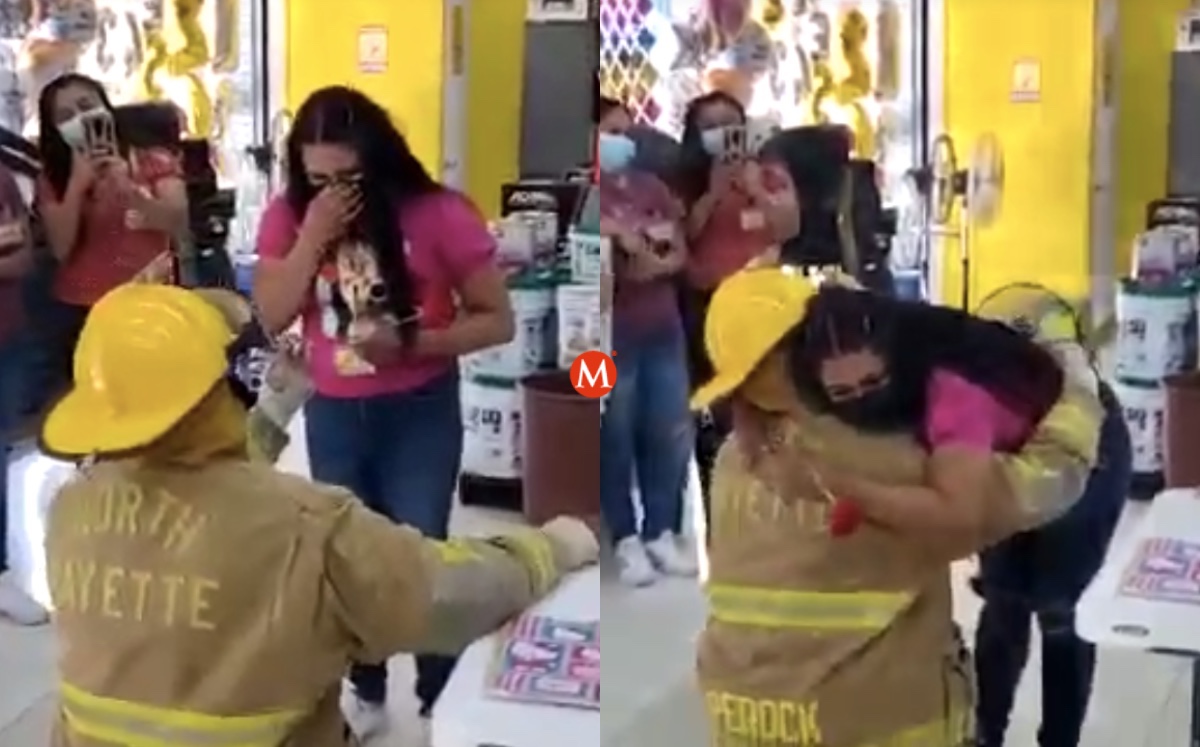 Bombero llega en camión a pedir matrimonio a su novia en el trabajo. (Redes)