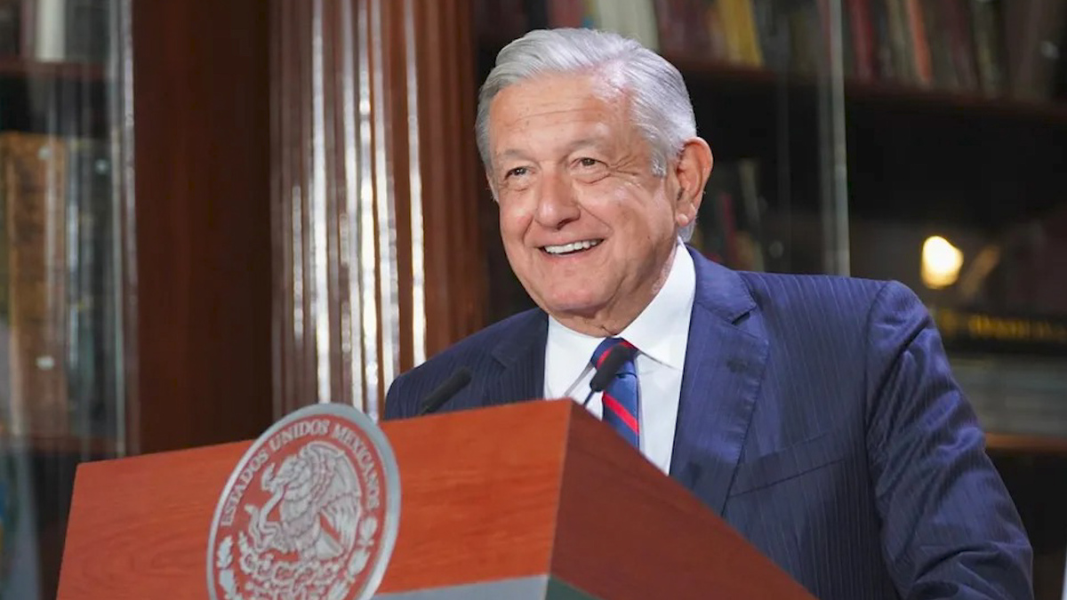 AMLO pide a empresarios “no aferrarse al pasado” y pagar impuestos