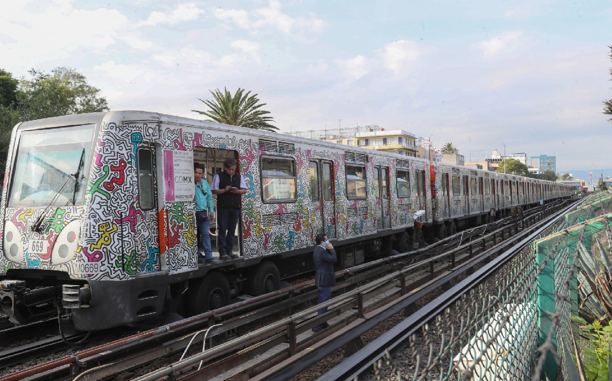 Personal del Metro revisaron la Línea 2 luego del corto circuito de esta mañana. | Cuartoscuro