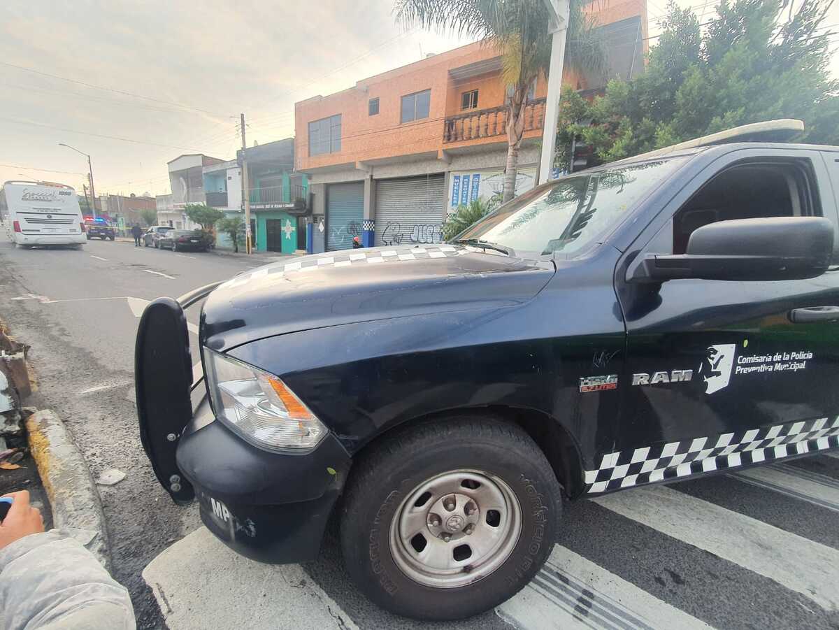 Policías de Guadalajara resguardan sitio donde hombre fue atropellado (Juan Carlos Munguía)