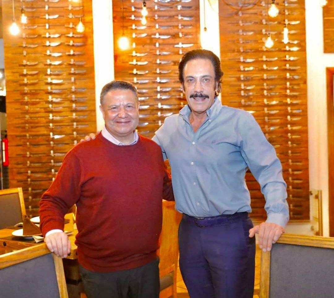 Reunión entre el gobernador de Hidalgo  Omar Fayad y Julio Menchaca gobernador electo (Cortesía)