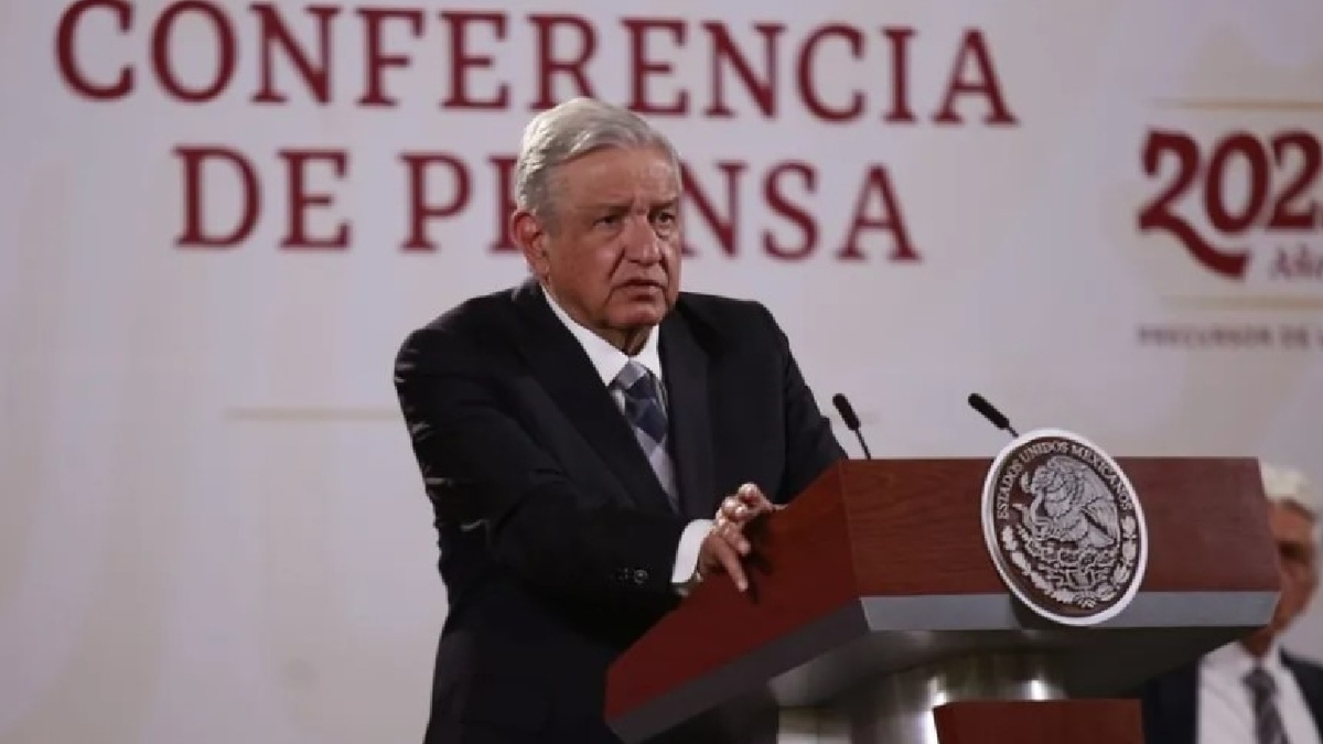 AMLO defiende a Ken Salazar de críticas; "es mi amigo"