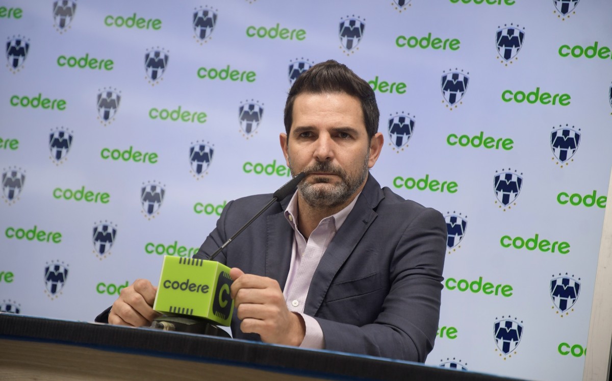 Duilio Davino se lanza contra el arbitraje tras derrota de Rayados ante Santos (Imago7)