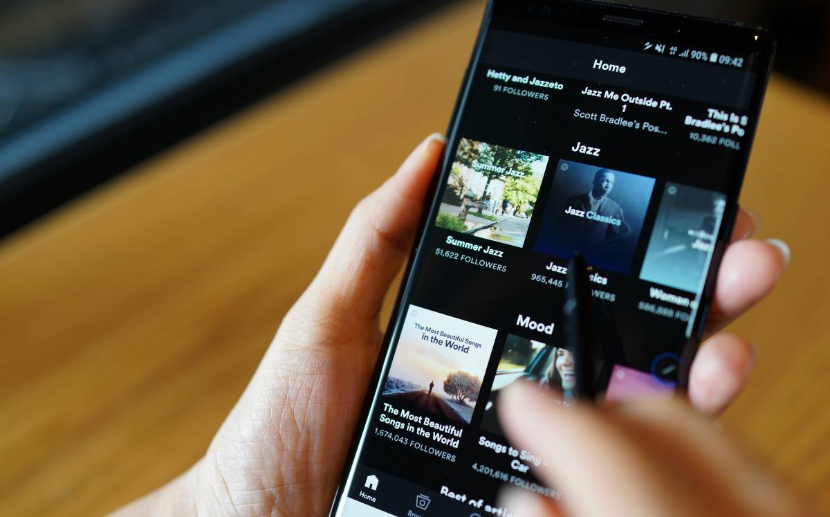 Mi Bebito Fiu Fiu ya no está en Spotify (Shutterstock).