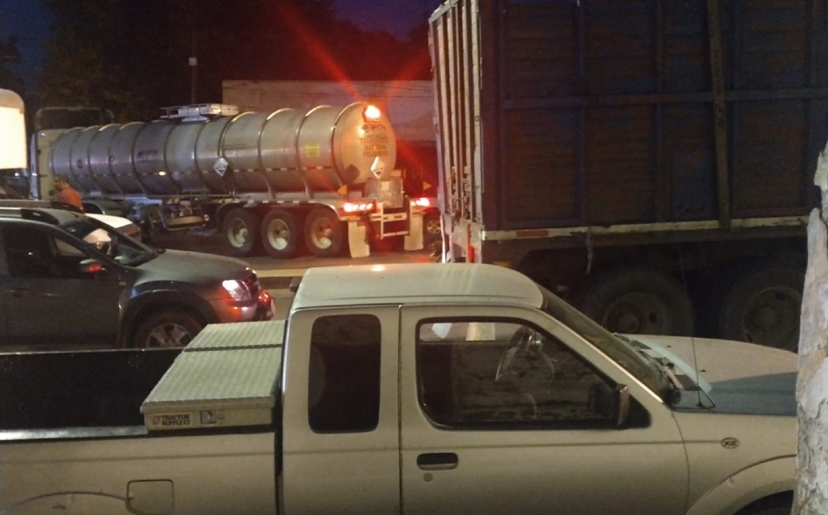 Bloqueo carretera Ciudad Victoria-Monterrey. (Redes)