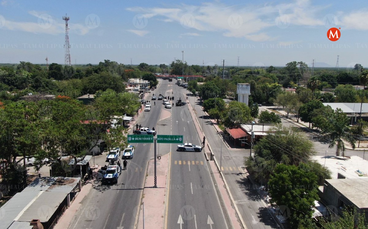 Bloqueo a carretera Victoria-Monterrey por columna armada. (Telediario Victoria)