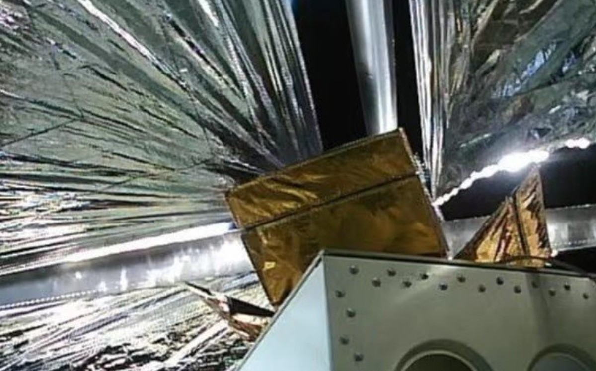 Despliegan en el espacio una vela para desorbitar satélites (DPA).