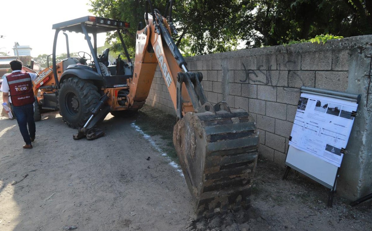 Llevan pavimentación a colonias con rezago en Altamira. (Cortesía)