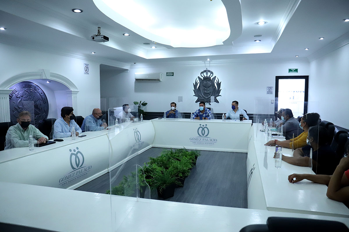 La reunión se convocó con la finalidad de establecer acuerdos entre los empresarios y pobladores para retomar el desmantelamiento. (Rolando Riestra)