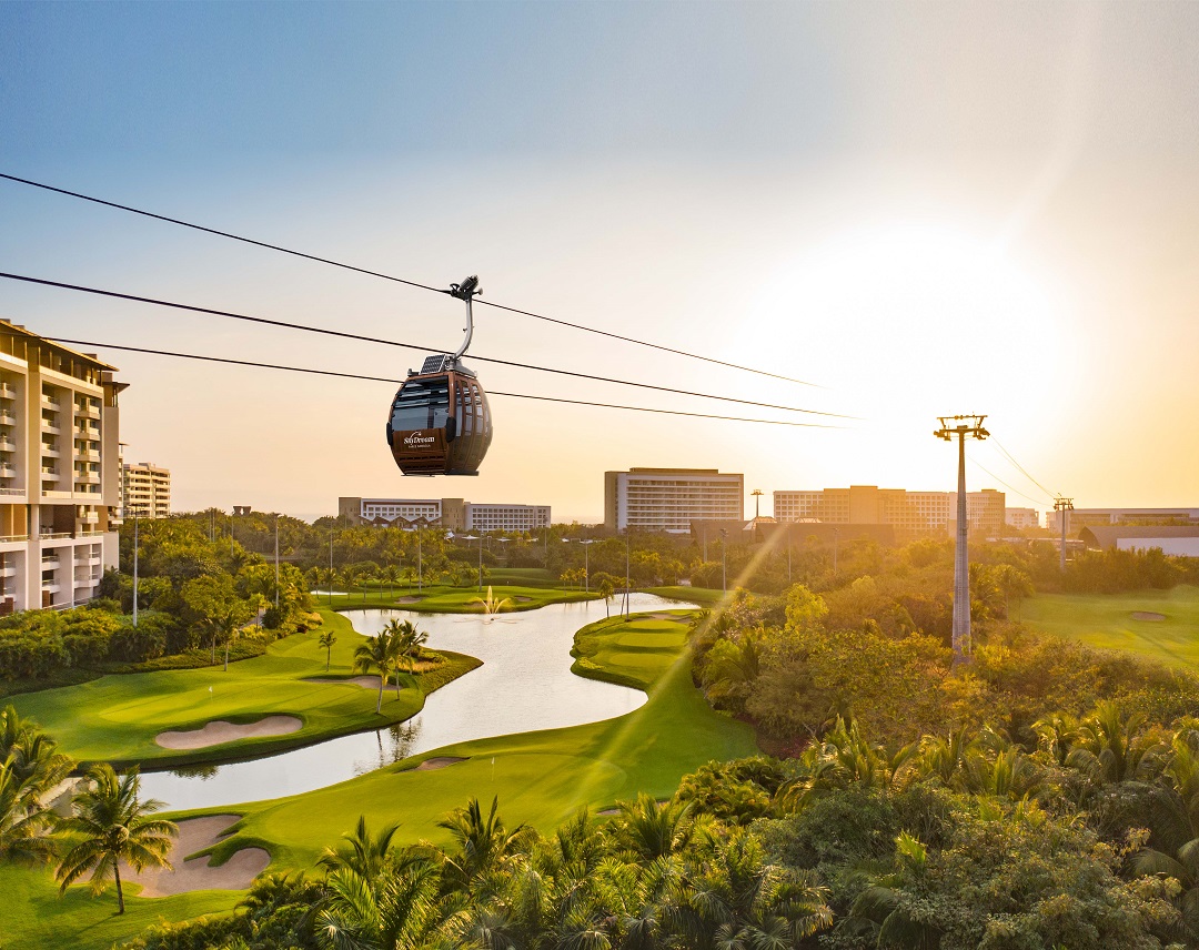 SkyDream Parks Gondola incluye cabinas con piso de cristal para disfrutar de los paisajes. (Cortesía)