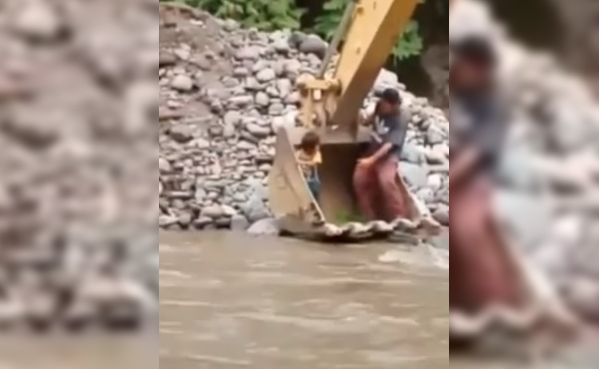 Captan rescate de niño en río Cuchipila de Jalisco (Especial)