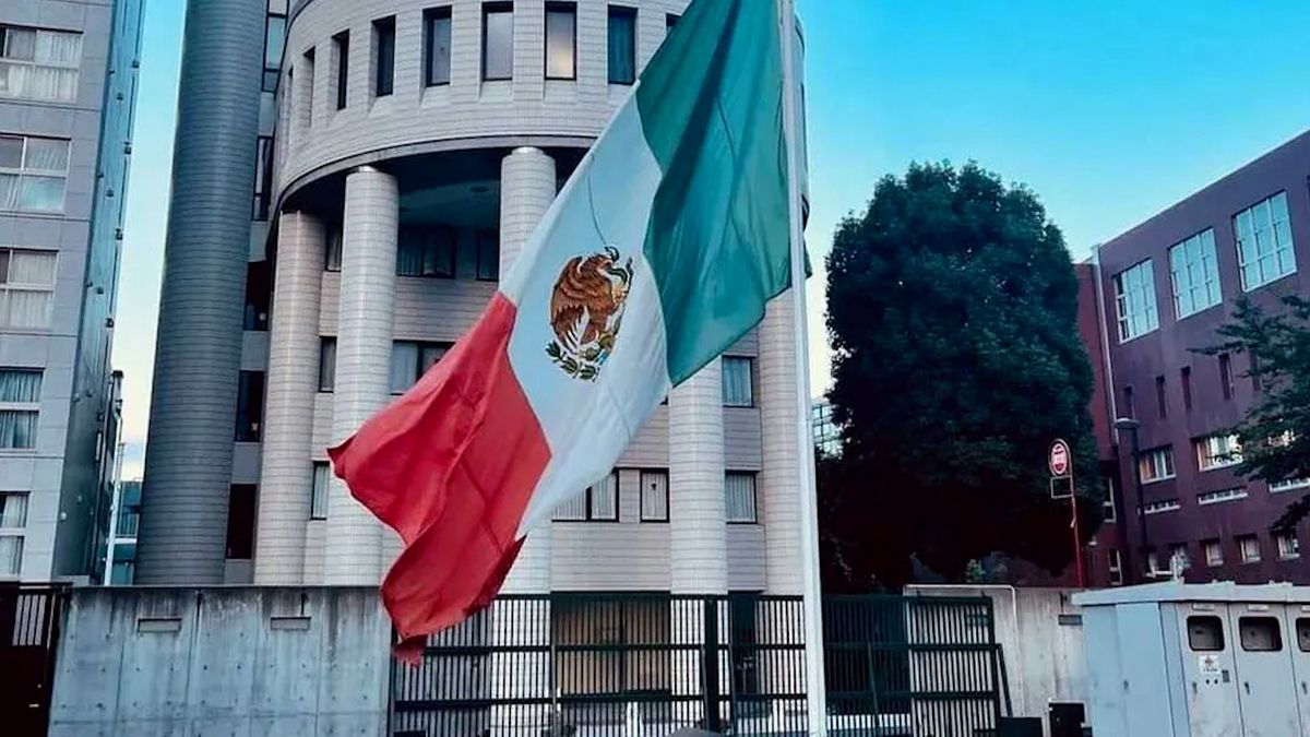 México iza bandera a media asta en embajada de Japón