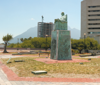 En un recorrido hecho por MIILENIO se pudo constatar el deterioro de gran parte de las banquetas y de los jardines de este lugar icónico y más visitad
