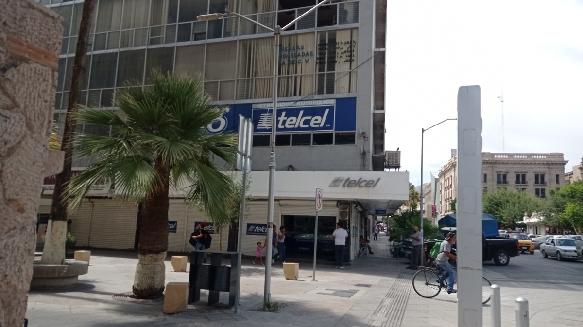 La tienda se ubica en avenida Morelos, en el cruce con la calle Cepeda, en el centro de la ciudad. (Notivox Digital)