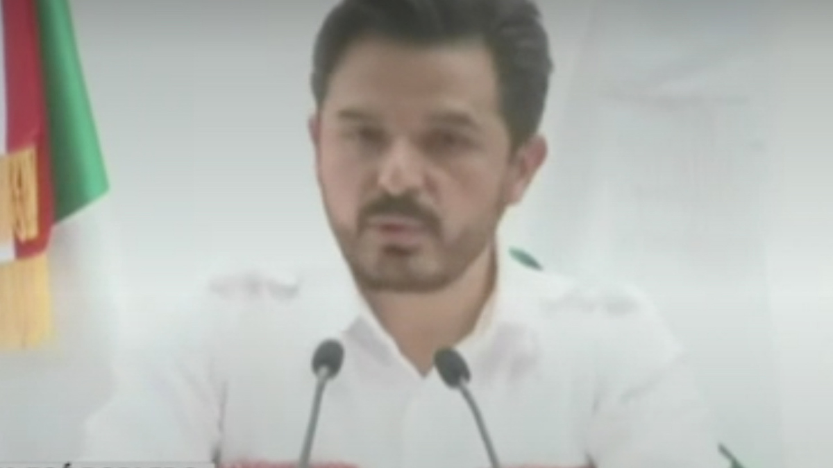 Zoé Robledo da segundo informe de labores del IMSS