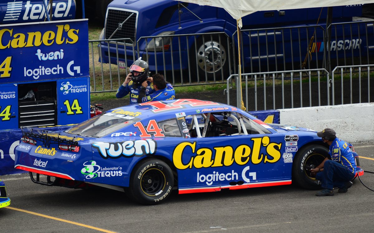 Alex de Alba, piloto en la Nascar Challenge | Especial