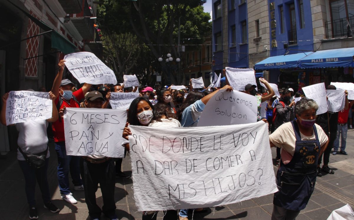 Ambulantes se manifiestan en el Centro Histórico de Puebla | Melanie Torres