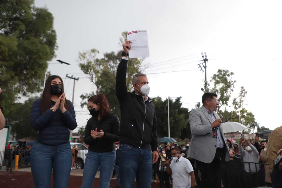 Fernando Vilchis tras realizar su registro en Ecatepec. (Especial)