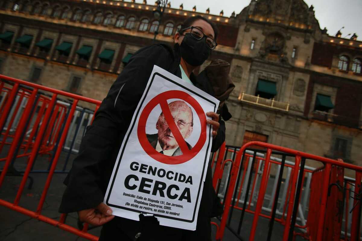 Protestantes exigen que sea enjuiciado el expresidente Luis Echeverría, a pesar de haber fallecido. (Octavio Hoyos)