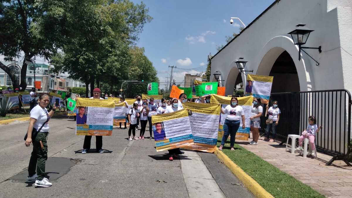 Familiares exigieron la localización de Ronaldo González Alduñez afuera de Casa Jalisco (Josefina Ruiz)
