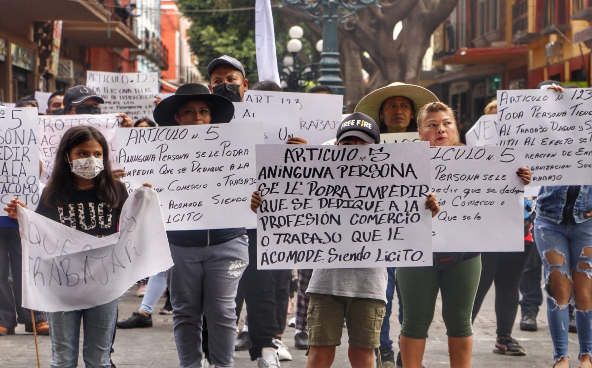 Ambulantes se manifiestan en Puebla | Melanie Torres