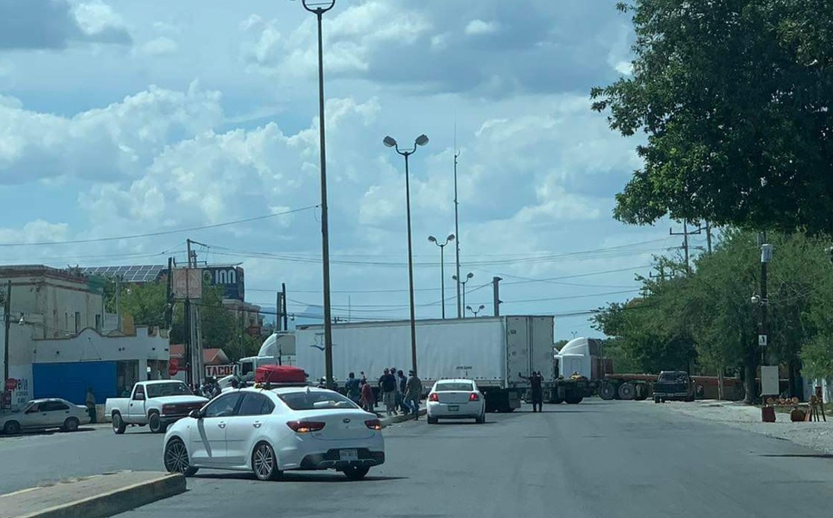 Bloqueo a carretera Victoria-Monterrey hoy 11 julio 2022. (Especial)