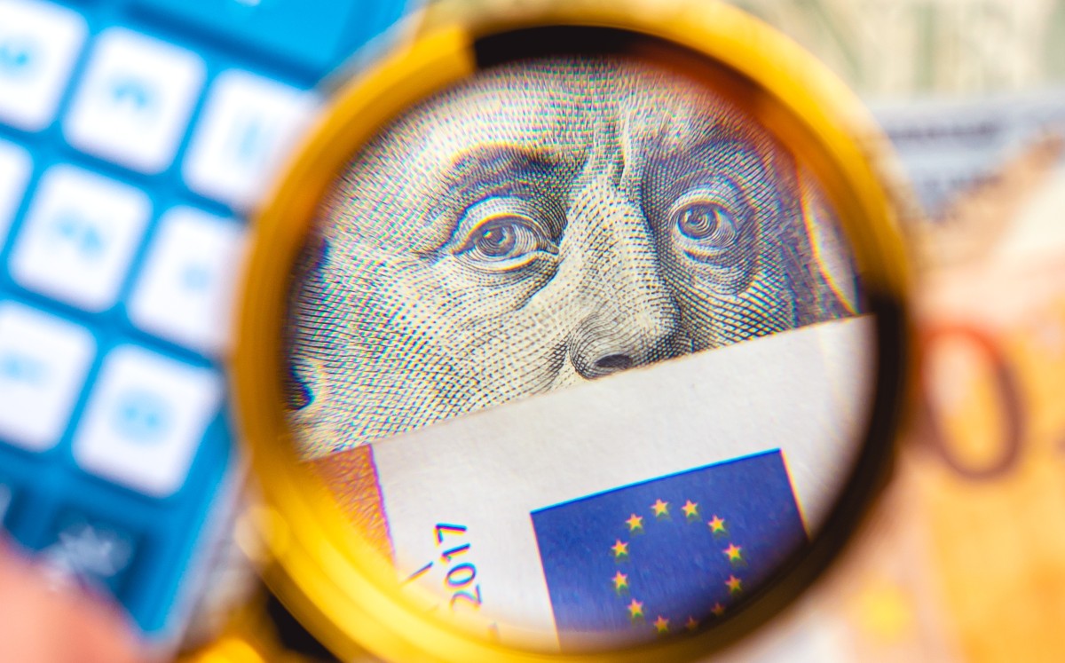 Euro se acerca a la paridad frente al dólar | Shutterstock