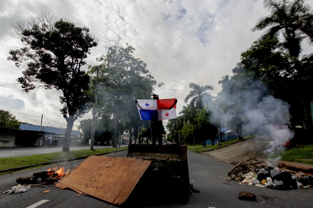 Las protestas en Panamá han dejado bloqueos por el aumento de la gasolina. (AFP)