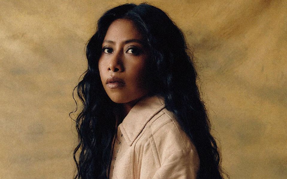 Yalitza Aparicio protagoniza portada de revista con atuendo de marcas de lujo