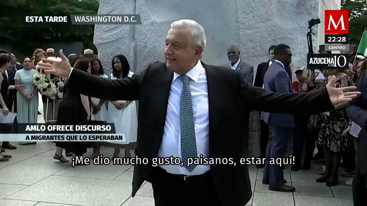 AMLO improvisa mitin con migrantes en memorial de Luther King