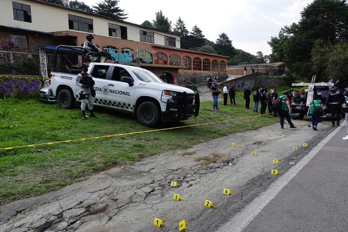 Guardia Nacional afuera de casa de seguridad donde ocurrió la balacera en Topilejo este martes. (Cuartoscuro)