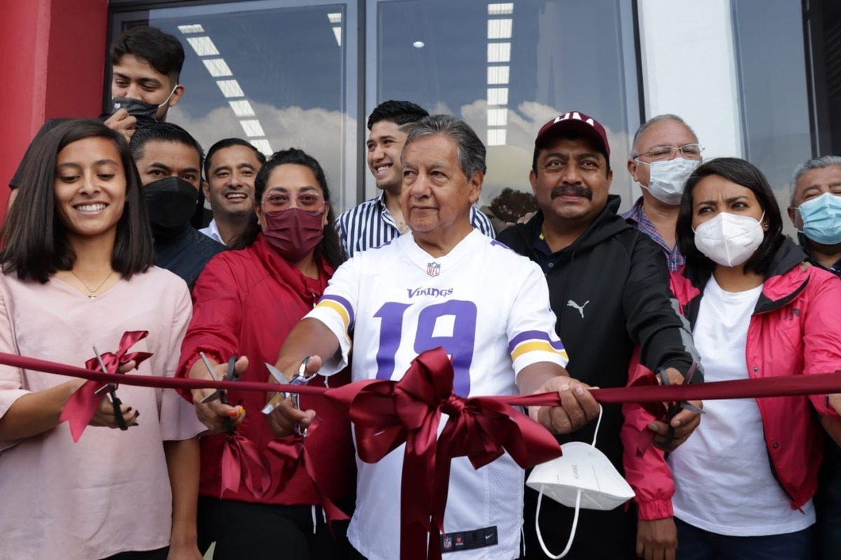 Higinio Martínez mostró el polideportivo como parte del trabajo conjunto.