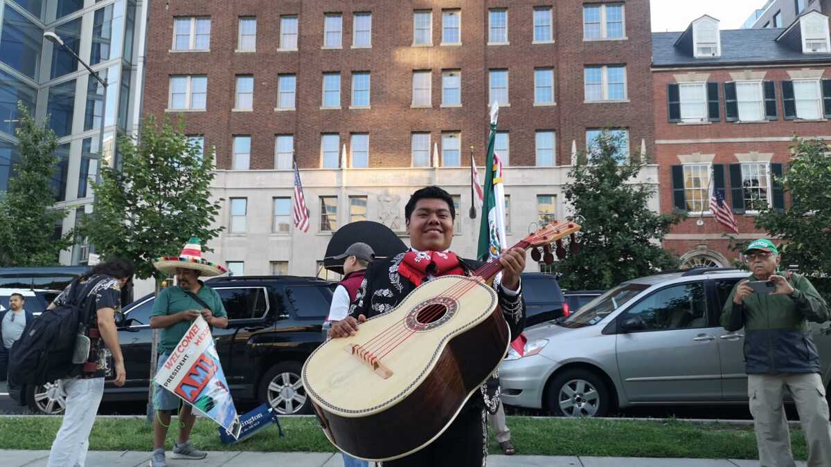 Mexicanos alistan serenata para el presidente López Obrador en EU. (Pedro Domínguez)