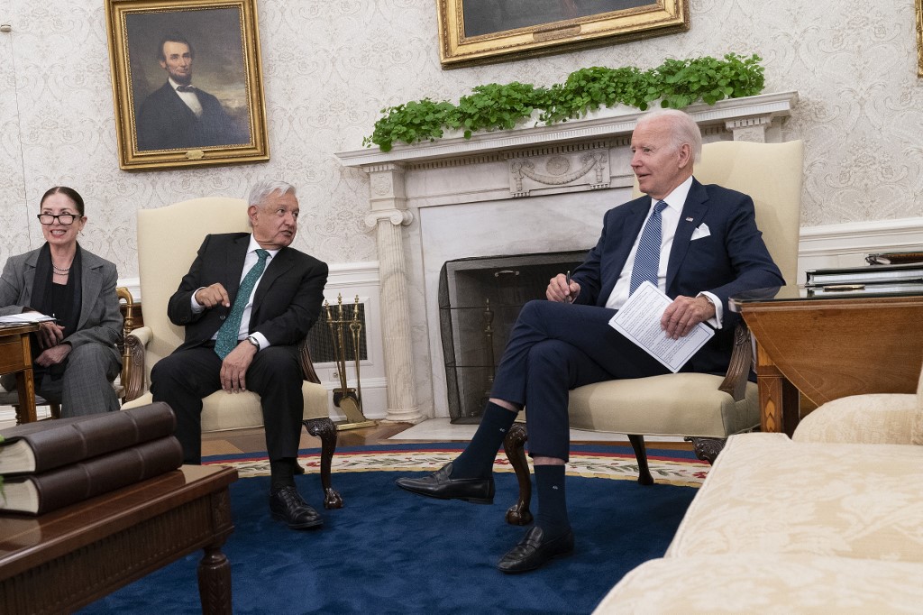 El presidente López Obrador y su homólogo estadunidense Joe Biden en la Oficina Oval de la Casa Blanca. (Foto: AFP)
