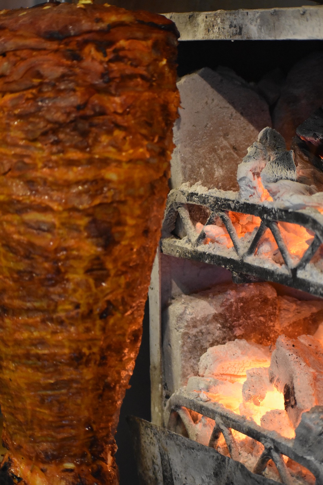 https://cdn.milenio.com/uploads/media/2022/07/12/tradicional-taco-pastor-ideal-degustarse-2.jpg