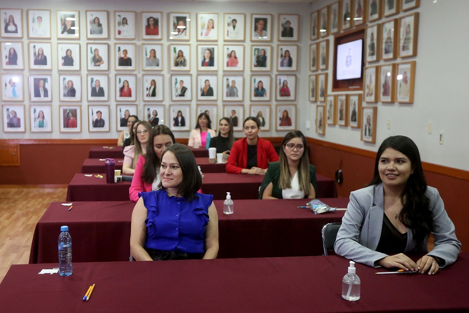 Aprueban evaluación 11 de 23 candidatas a la presidencia de ITEI (Fernando Carranza)
