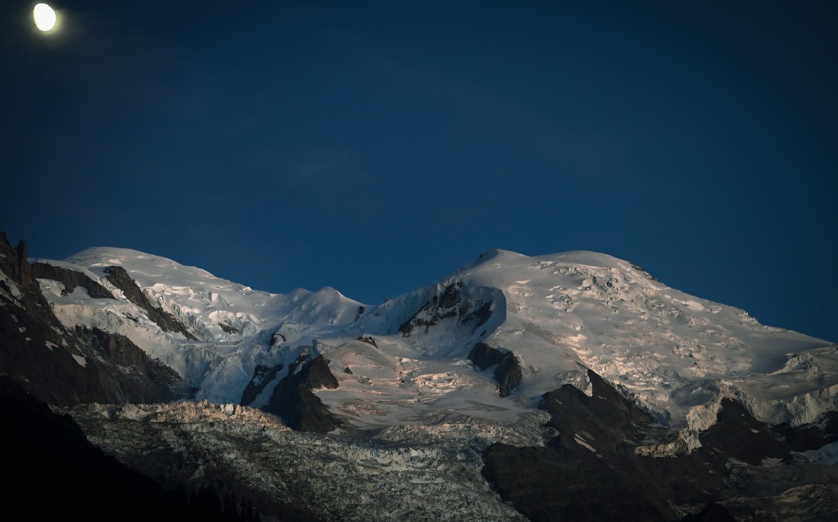 En Francia, científicos vigilan pequeño glaciar en Mont Blanc ante riesgos a la población. | AFP