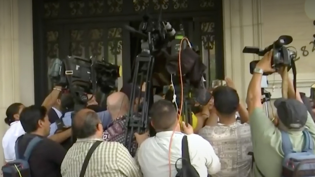 Periodistas esperan conferencia de prensa con Andrés Manuel López Obrador